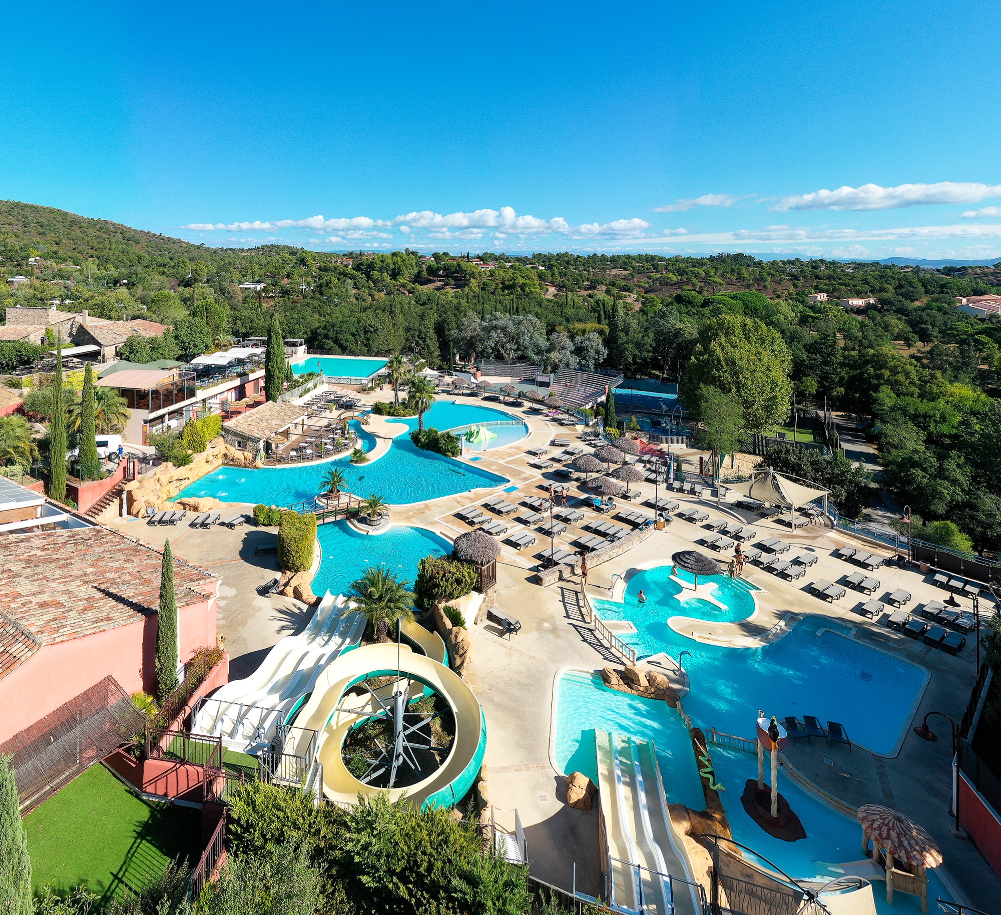 Camping 5 étoiles Domaine de la Bergerie avec parc aquatique dans le Var.